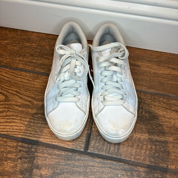 Woman’s White Pumas - Picture 1 of 3